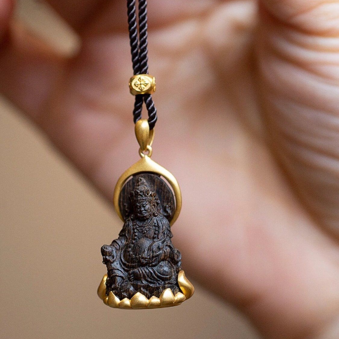 Pingente Amuleto Amarelo do De - Ethnic Fashion Meaning avaliação e preço